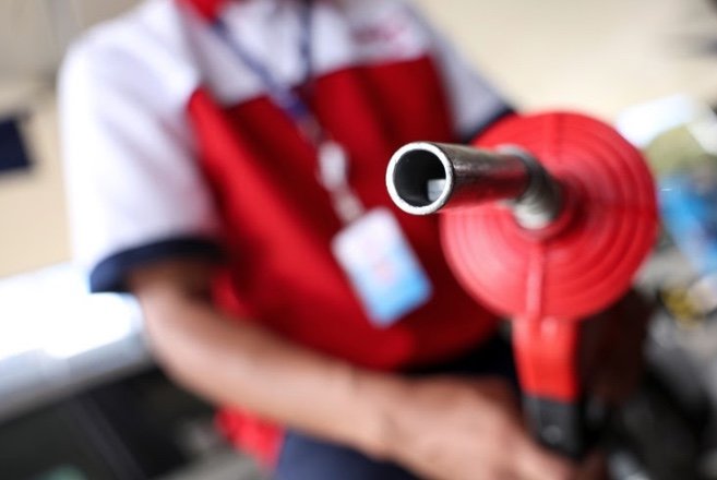 Lula assina pacote de medidas para conter alta dos combustíveis e socorrer setor aéreo