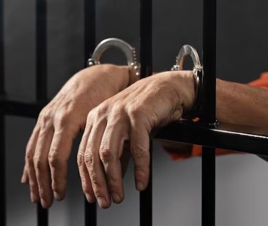 Homem com mandado de prisão em aberto é detido na Cidade de Deus