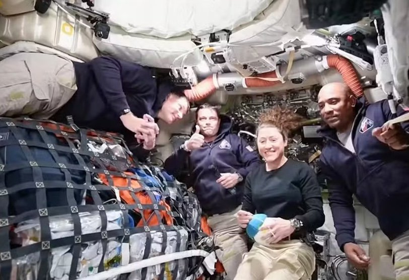 Artemis II bate recorde histórico e leva humanos mais longe da Terra