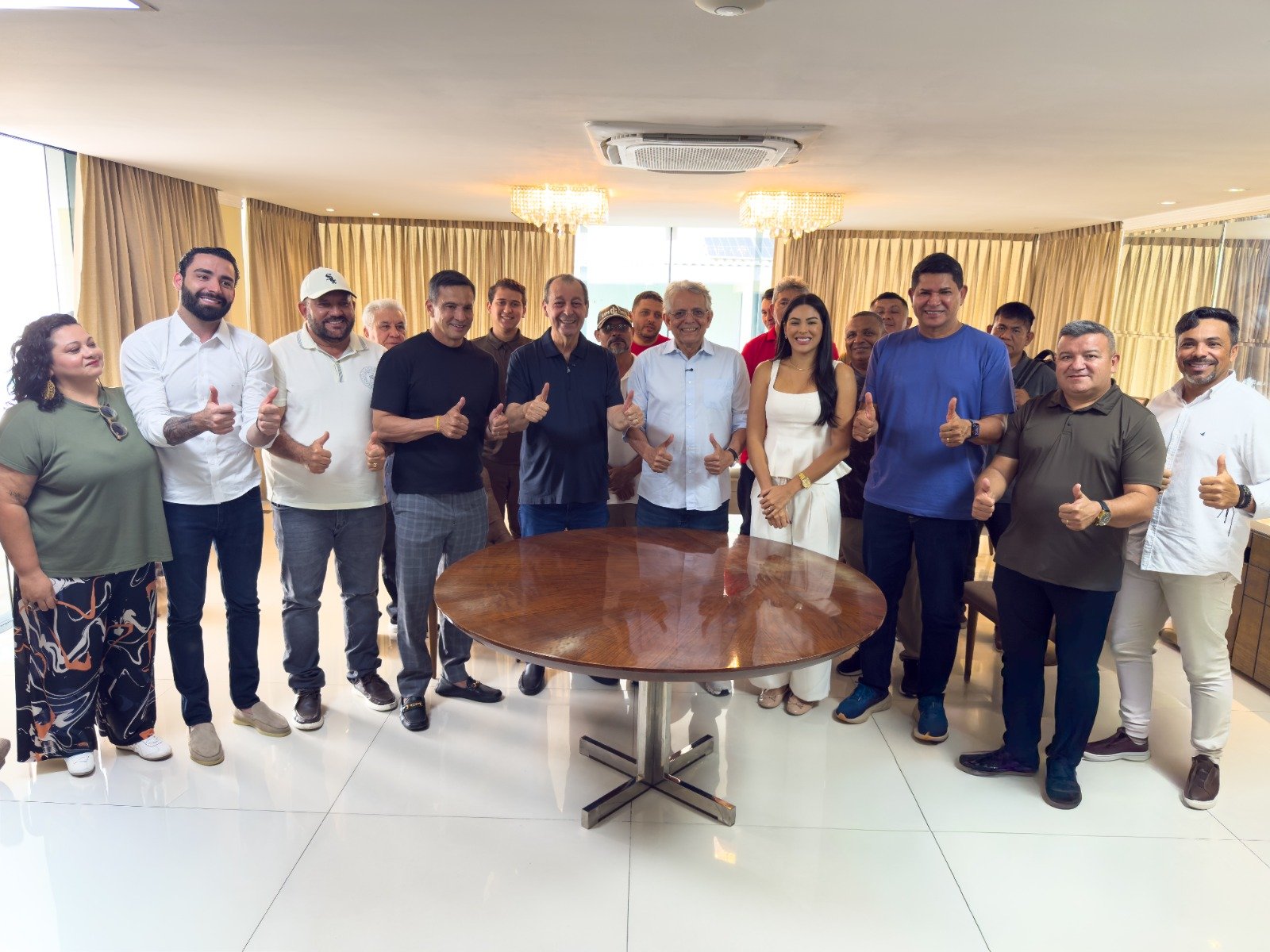 Pauderney Avelino filia-se ao PSD e declara apoio a Omar Aziz para o Governo