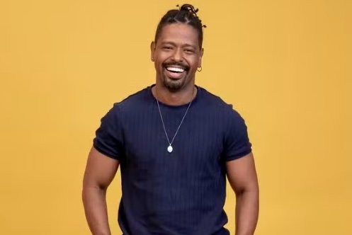 Leandro Boneco do BBB26 deixa confinamento para exames após mal-estar