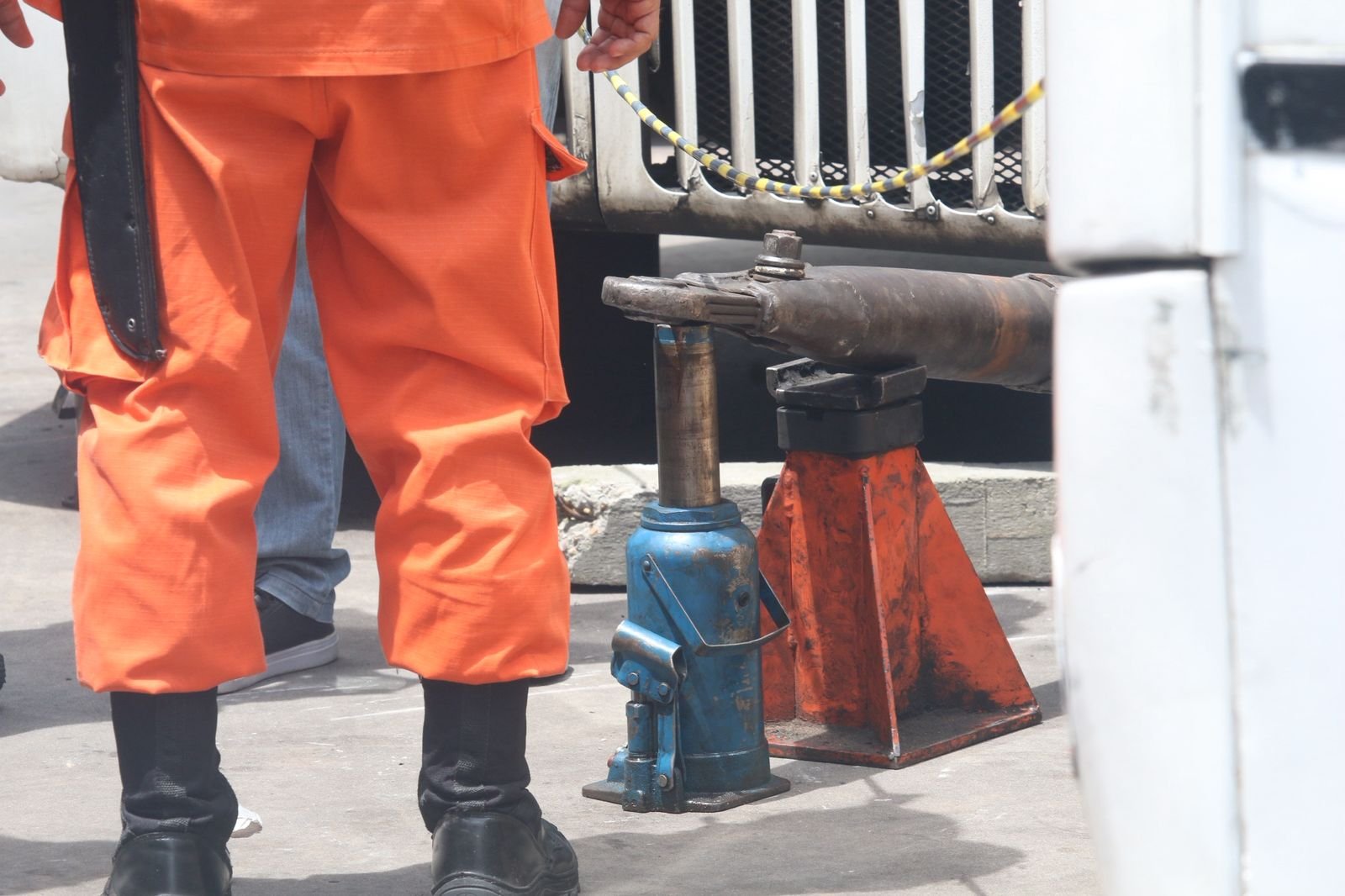 Mecânico morre ao ter a cabeça esmagada durante manutenção de ônibus no T7