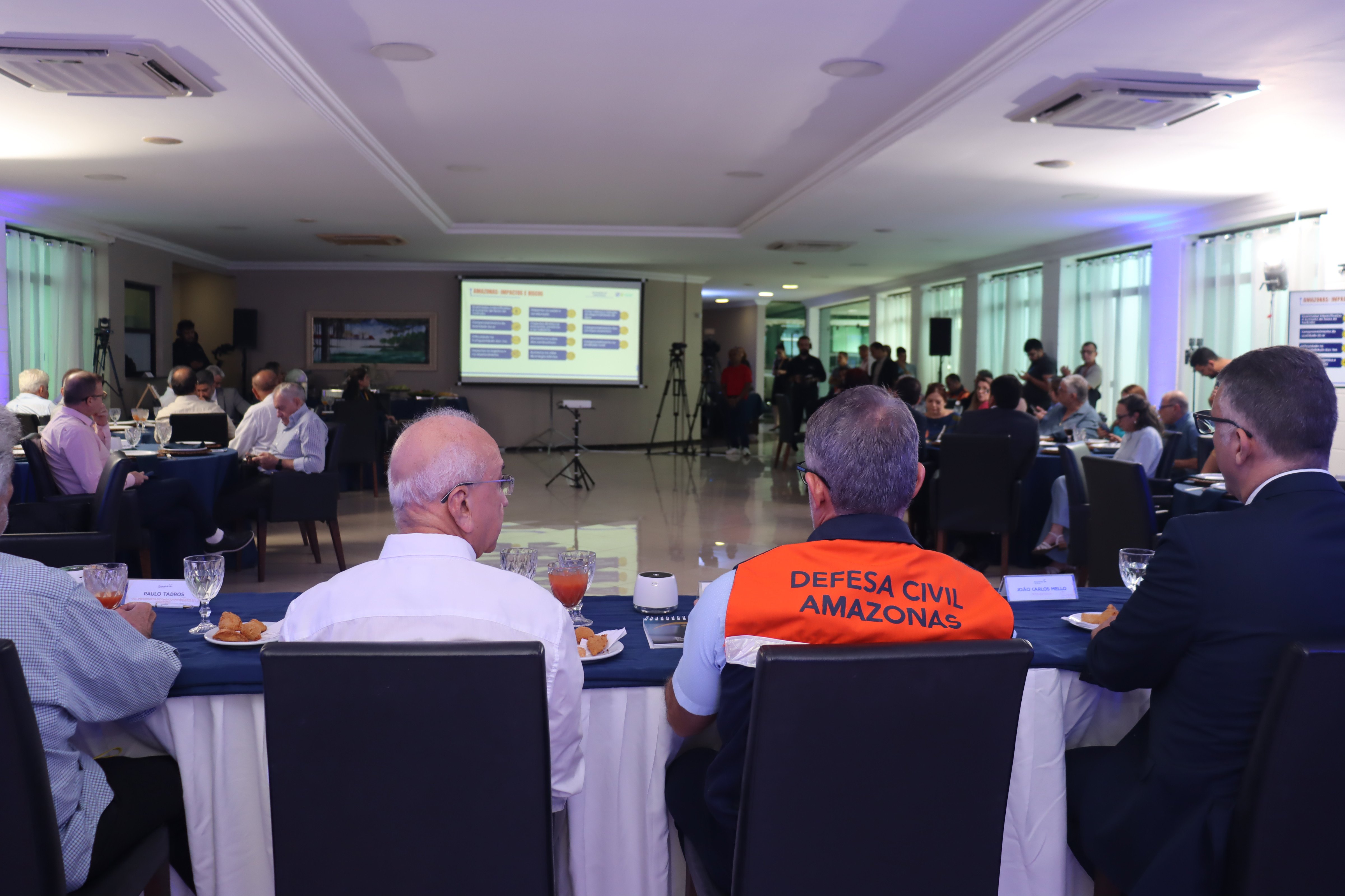 Setor produtivo e Defesa Civil alinham estratégias contra crise hídrica no Amazonas