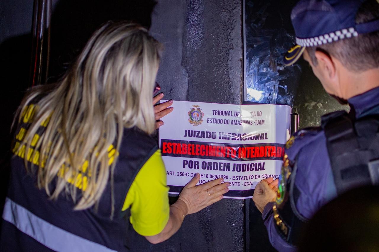 Adega é lacrada e estabelecimentos são fechados durante fiscalização em Manaus