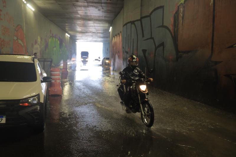 Manutenção no Complexo Viário Rei Pelé mantém trecho interditado nesta terça-feira