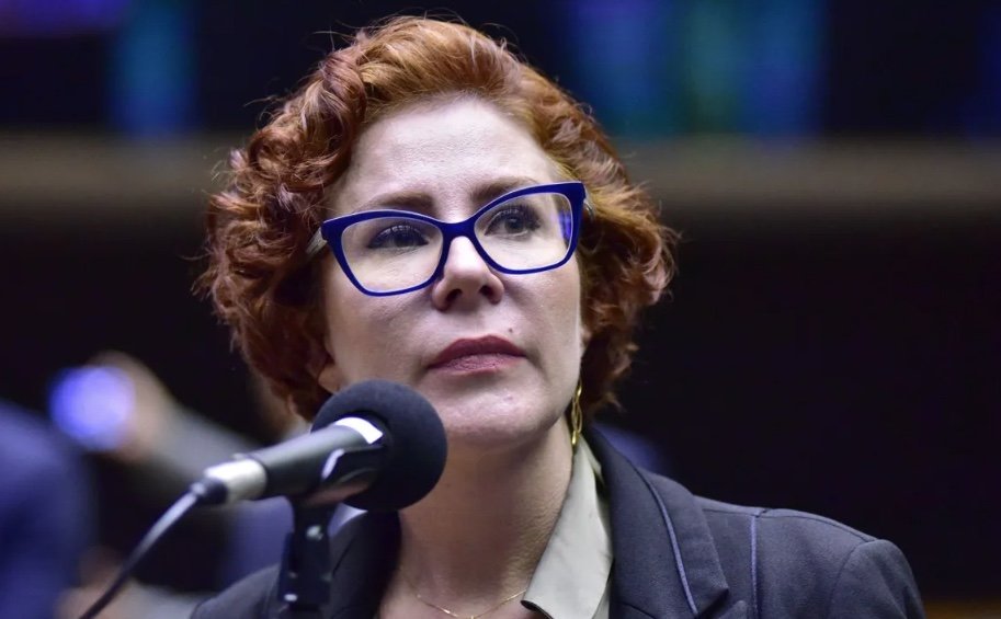 Defesa de Carla Zambelli recorre de extradição autorizada pela Itália