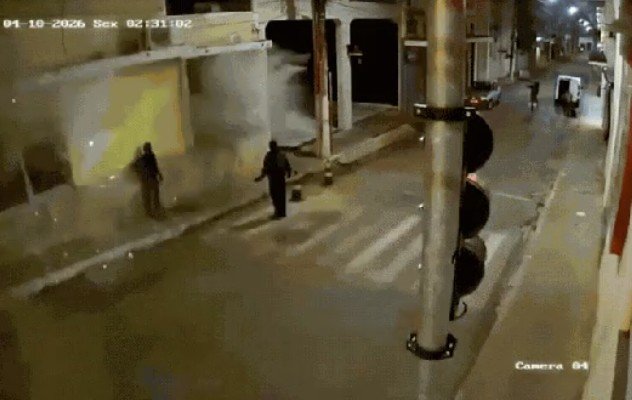 Vídeo: assaltantes explodem banco e atiram contra moradores durante madrugada de terror em MG