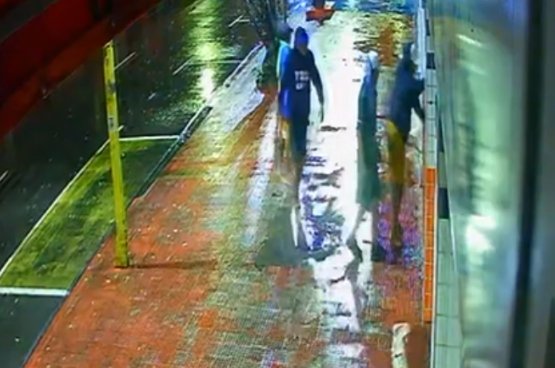 Criminosos invadem loja e causam prejuízo de R$ 20 mil no Centro de Manaus; vídeo