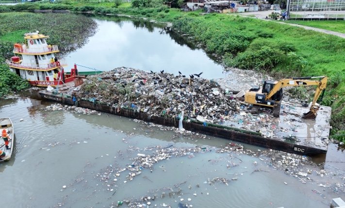 Operação na orla do Rio Negro recolhe mais de mil toneladas de lixo em 2026
