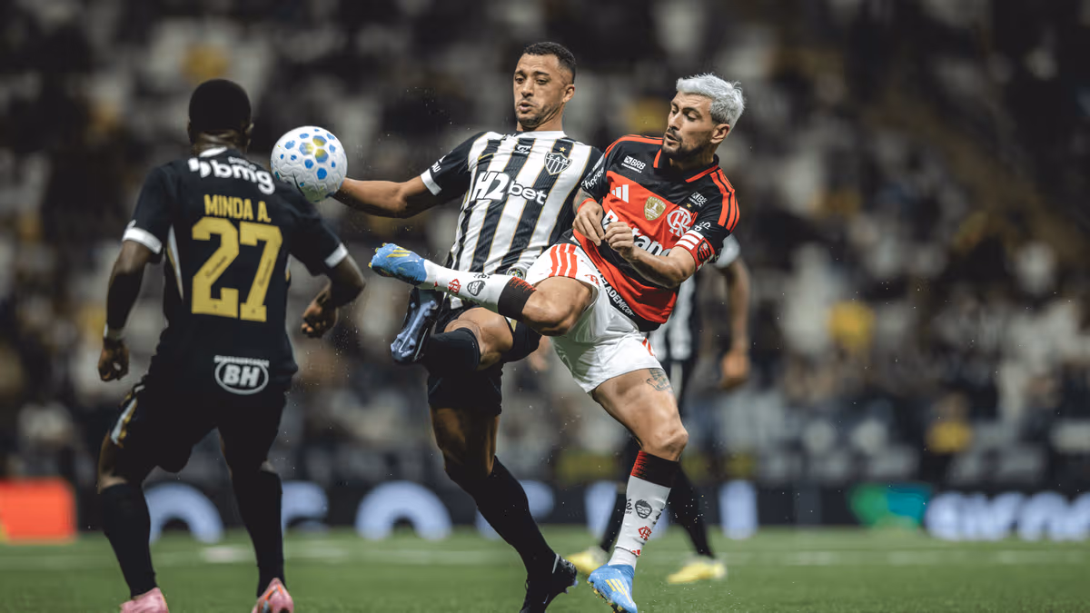 Vice-líder: Flamengo se impõe e massacra o Galo por 4 a 0 no Brasileirão