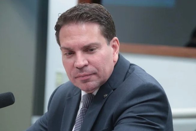 Alexandre Ramagem é preso pelo ICE nos EUA após fugir do Brasil