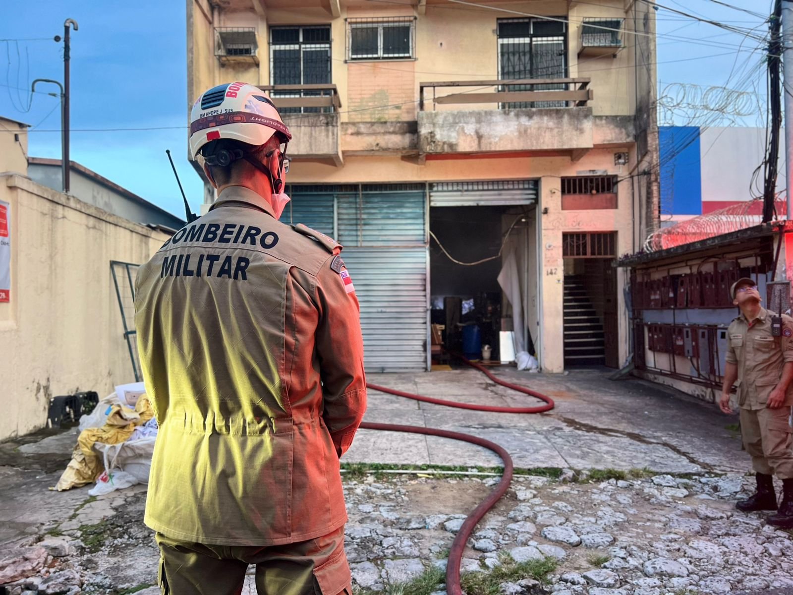 Curto-circuito em máquina causa incêndio em gráfica no bairro Nossa Senhora das Graças