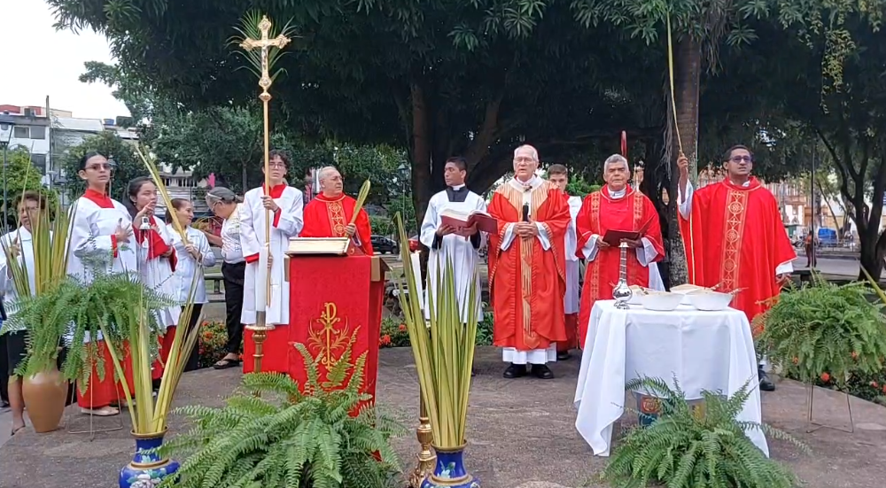 Fiéis celebram a Paixão de Cristo com vias-sacras e atos de fé em Manaus