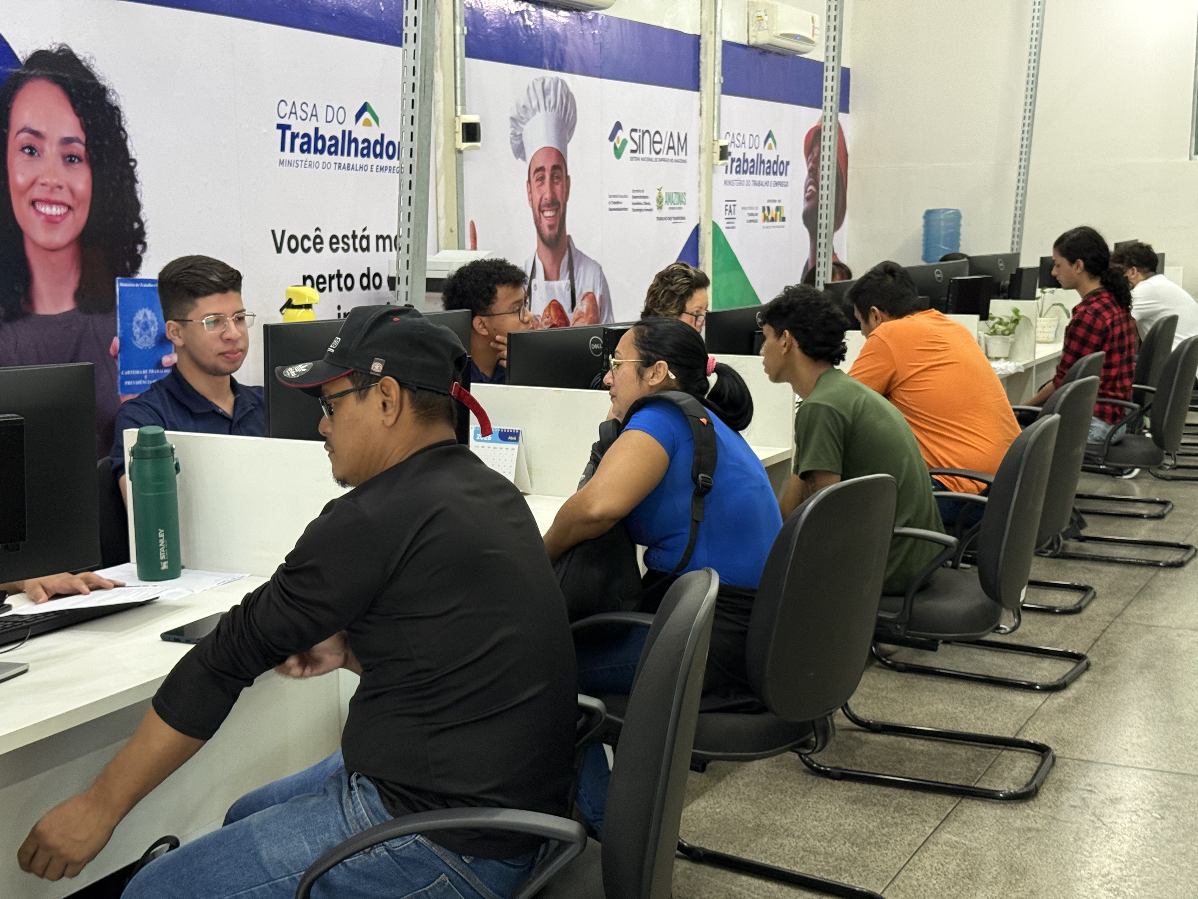 Redator, auxiliar de produção e mais: Sine Amazonas oferta 343 vagas de emprego