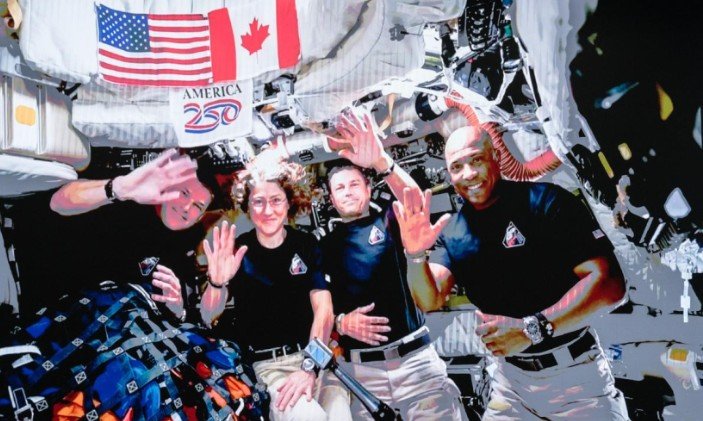 Astronautas da missão Artemis II retornam hoje à Terra e devem pousar no oceano Pacífico