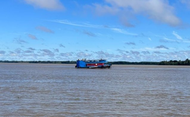 Criminosos armados invadem barco pesqueiro e fazem tripulação refém em Tonantins