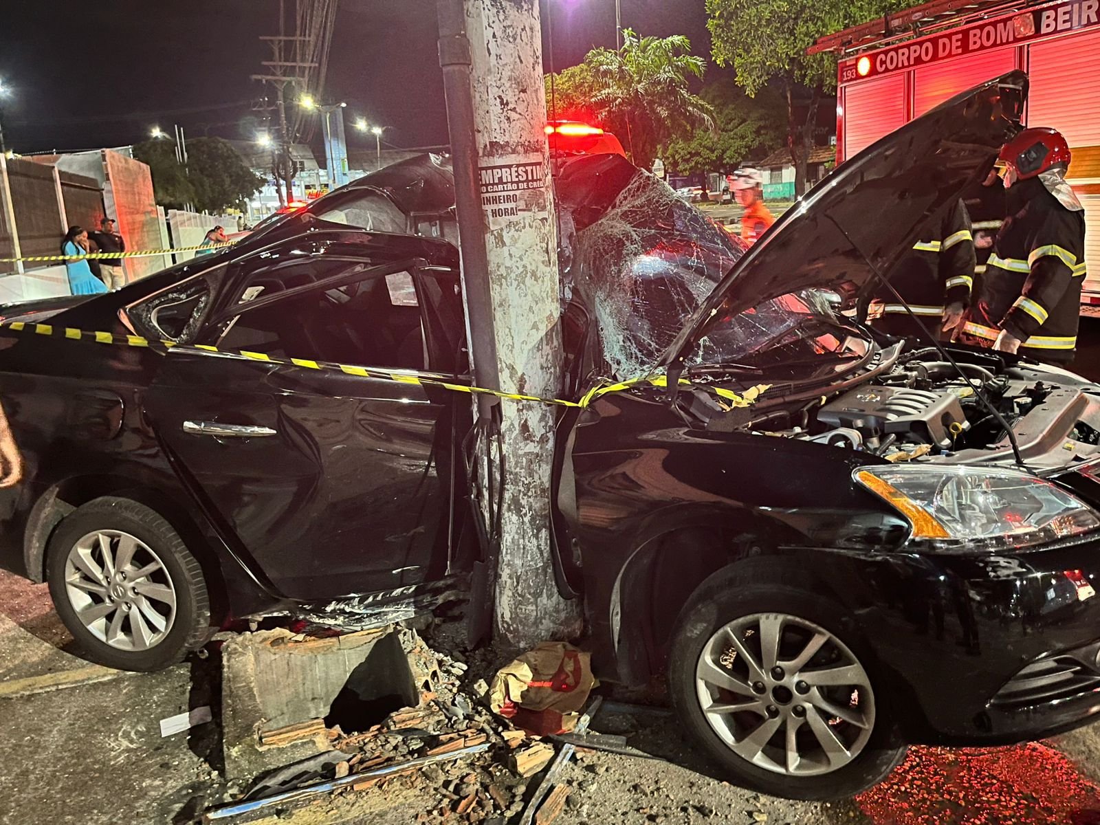 Vítima de acidente na Cidade Nova é identificada; carro atingiu poste na via