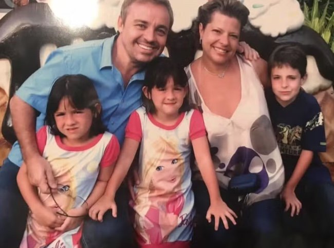 Viúva de Gugu Liberato reaparece nas redes sociais e publica foto inédita de família