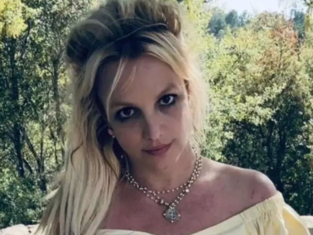 Britney Spears se interna em clínica de reabilitação após prisão