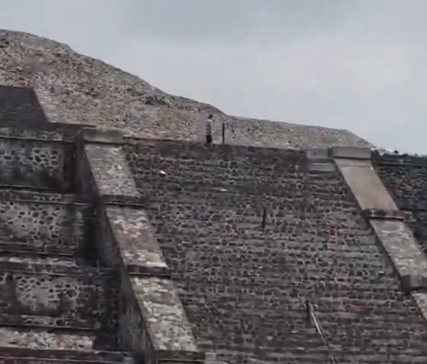 Ataque em pirâmide no México deixa turista canadense morta e 13 feridos, entre eles um brasileiro