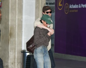 Bruna Marquezine e Shawn Mendes são flagrados em clima de romance no Rio