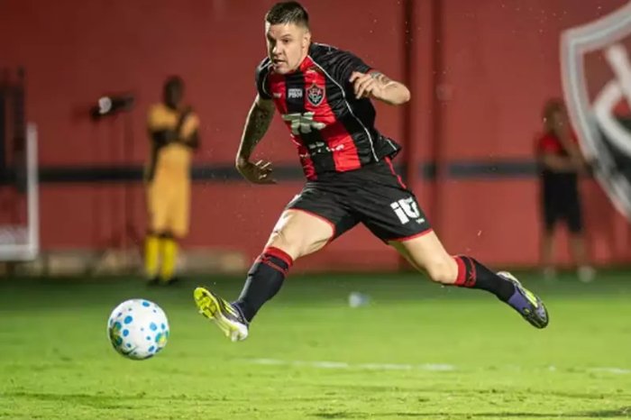 Vitória e Corinthians empatam em jogo sem gols no Barradão