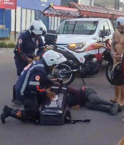 Acidente deixa motociclista ferido na Av. Autaz Mirim