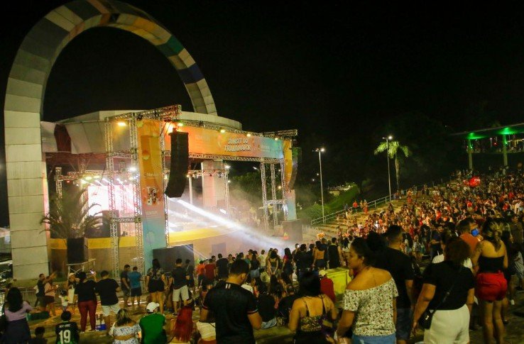 Confira a programação completa da Festa do Dia do Trabalhador na Ponta Negra hoje