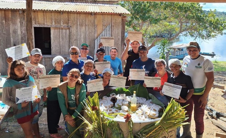 Agricultores de São Sebastião do Uatumã aprendem produção de farinhas saborizadas