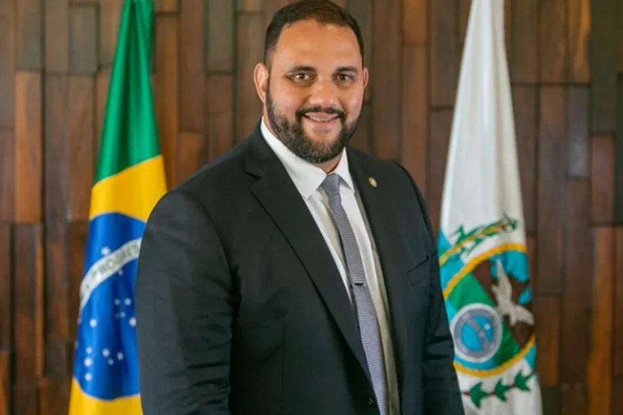 Deputado é preso pela PF suspeito de lavar dinheiro em postos de combustíveis no RJ