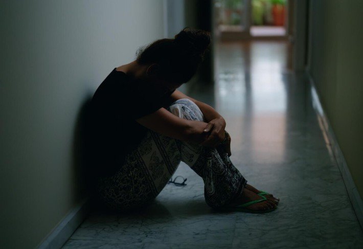 Menina de 12 anos é vítima de oito adolescentes em estupro coletivo no Rio de Janeiro