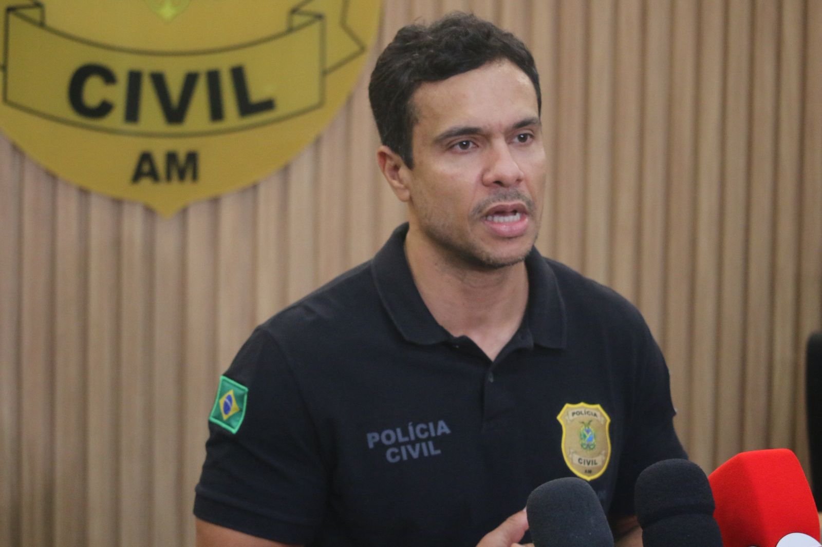 Mensagem no painel do carro motivou tentativa de homicídio na frente de restaurante em Manaus