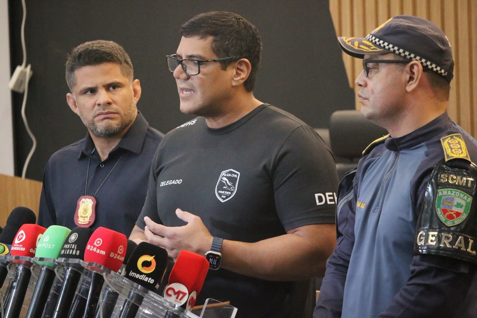 'Enterrado de cabeça para baixo como um animal', diz delegado sobre corpo do ex-PM morto pelo filho