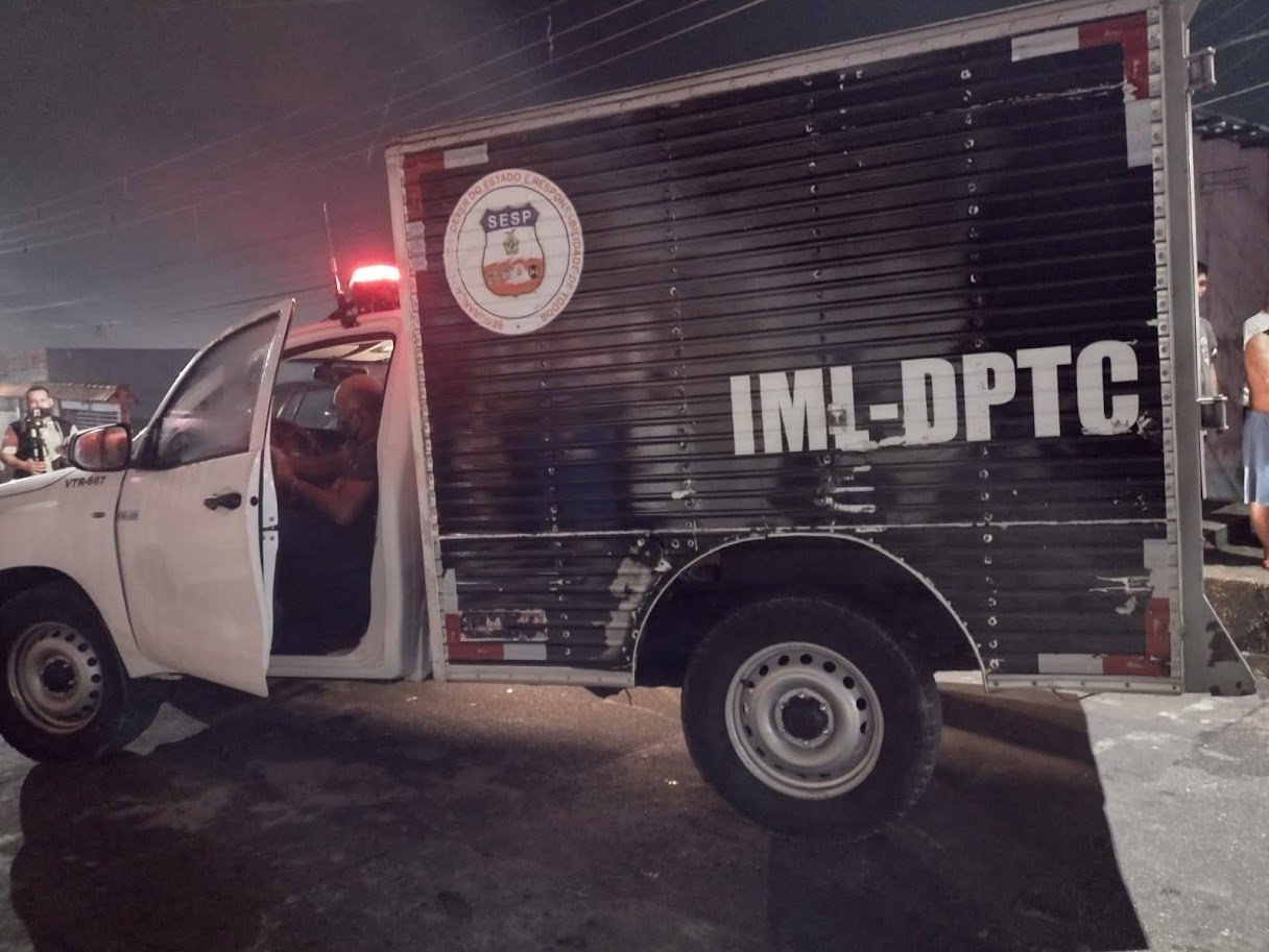 Homem é executado a tiros em rua do Novo Aleixo