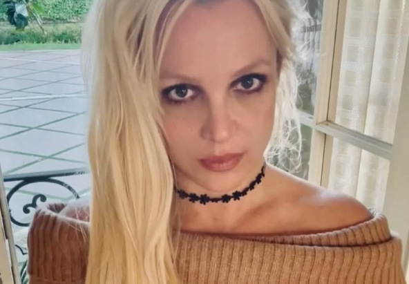 Britney Spears ofereceu lasanha para policiais durante prisão por dirigir bêbada