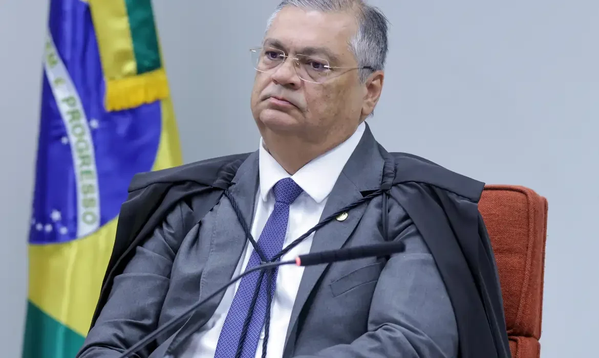 Ministro Flávio Dino sofre acidente e cancela presença no Fórum de Lisboa