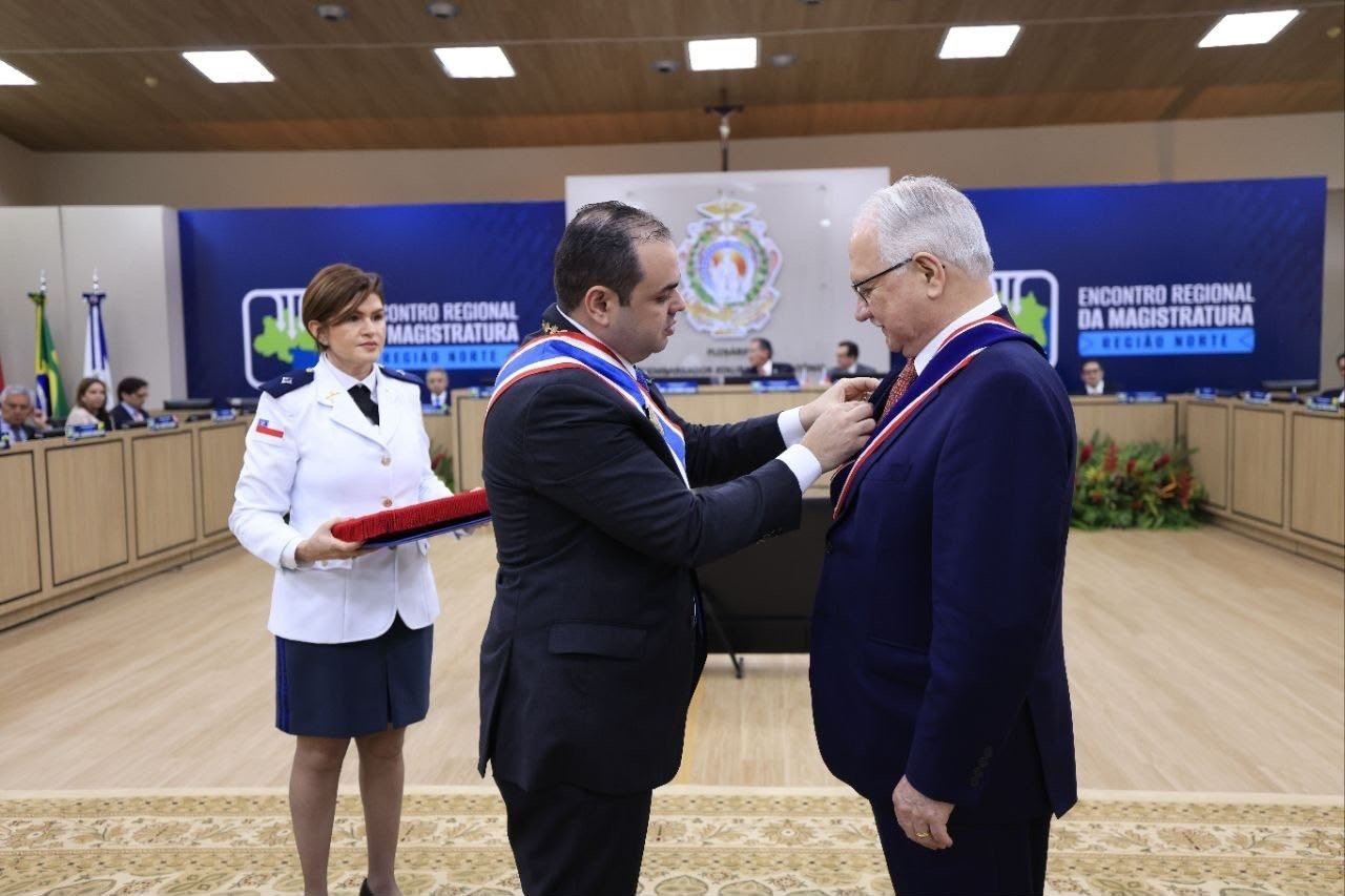 Fachin recebe Medalha da Ordem do Mérito e Roberto Cidade defende união dos poderes pela Amazônia