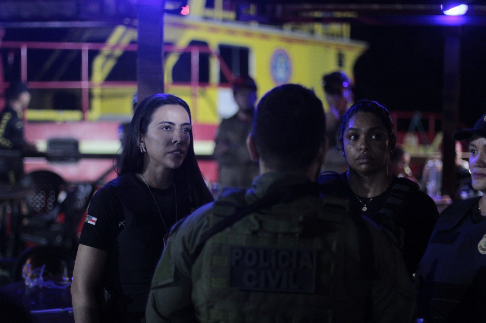 Fiscalização em flutuante no Tarumã resulta em dois presos e quatro adolescentes resgatadas
