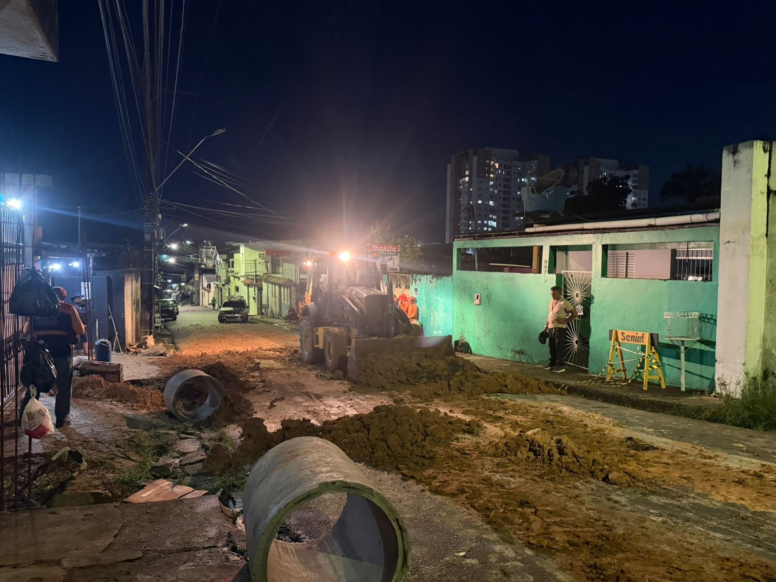 Prefeitura recupera rede de drenagem na avenida Rio Negro em Manaus