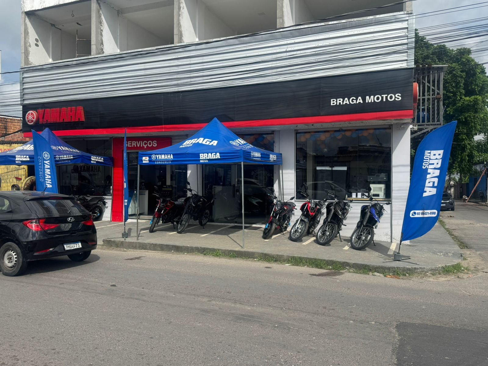 Mascarados invadem loja da Braga Motors e tentam roubar veículos no Cidade de Deus