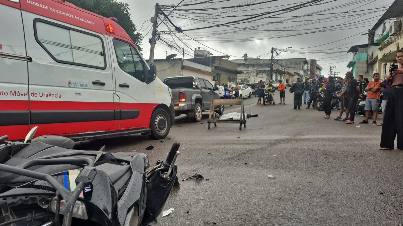 Entregadora de aplicativo morre após colisão com picape na Zona Sul de Manaus