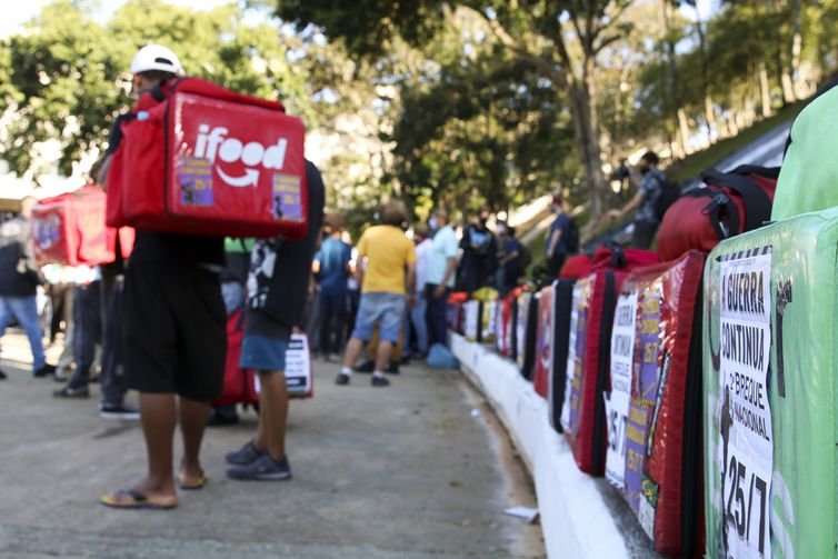 STF retoma em junho julgamento sobre vínculo trabalhista entre entregadores e aplicativos
