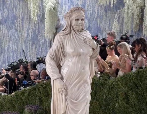 Irreconhecíveis! Famosos chocam com transformações no Met Gala 2026; veja