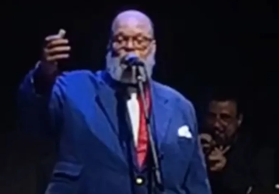 Ed Motta é atingido por rolha e vaiado no 1º show após briga em restaurante no RJ