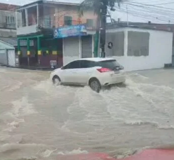 Temporal alaga ruas e dificulta tráfego em diversos bairros de Manaus