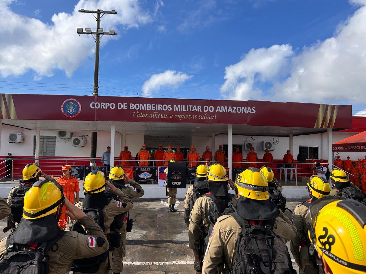 Bombeiros iniciam especialização intensiva para o período de estiagem no Amazonas