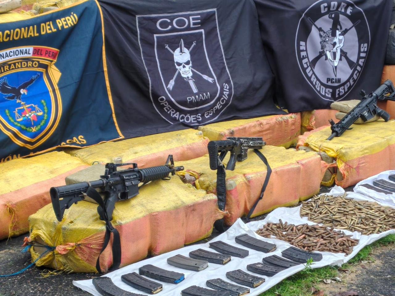Dupla é presa com fuzis e 2,5 toneladas de drogas após tiroteio no Rio Solimões