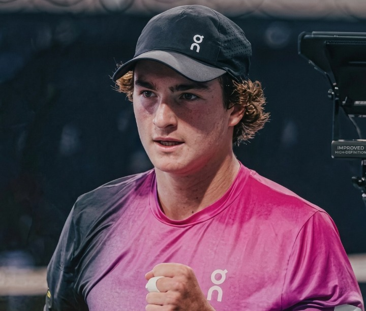 Brasileiro João Fonseca estreia com vitória sobre francês em Roland Garros