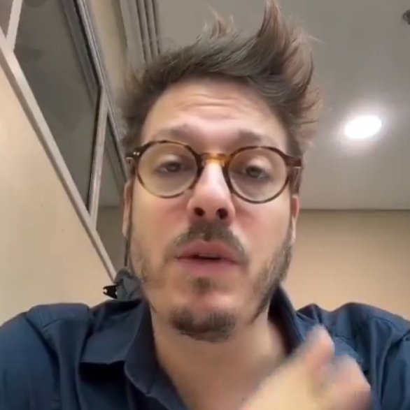 Acidente em teatro cancela apresentações de Fábio Porchat em São Paulo; vídeo