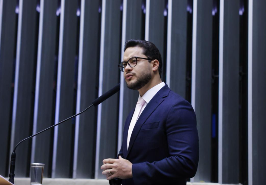 Deputado Adail Filho vota a favor da PEC do fim da escala 6x1 na Câmara